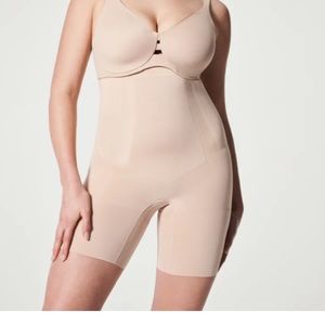 Brand New Spanx High Waisted Shorts, size M